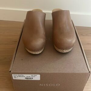 Nisolo All-Day Heeled Clog in Almond size 7